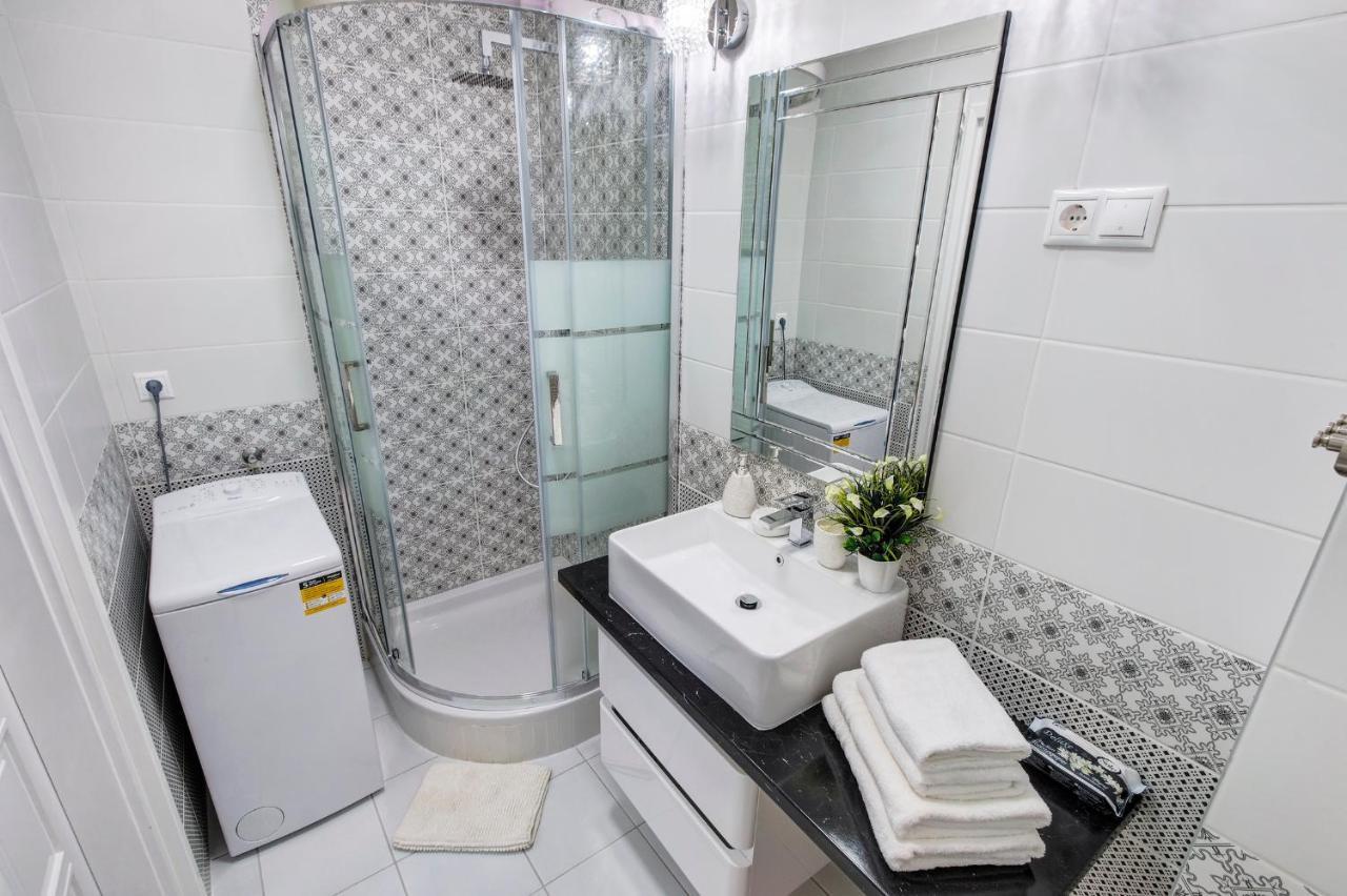 Sweet Dreams In The Heart Of The City Apartment Budapest Room photo